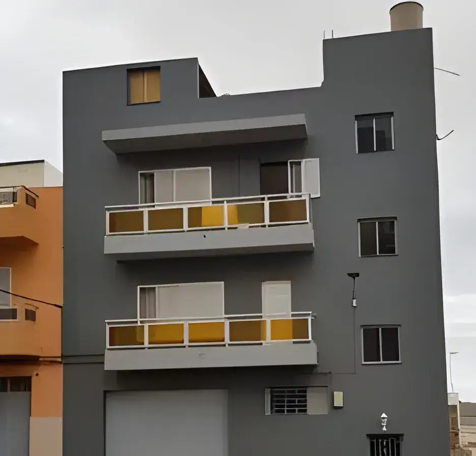 Los Pintores Alicante Rehabilitación y pintado de fachada de comunidad en color gris moderno
